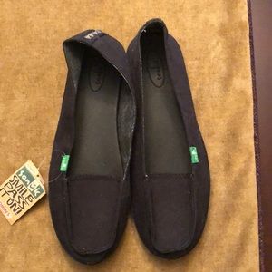 NWT Sanuk canvas flats